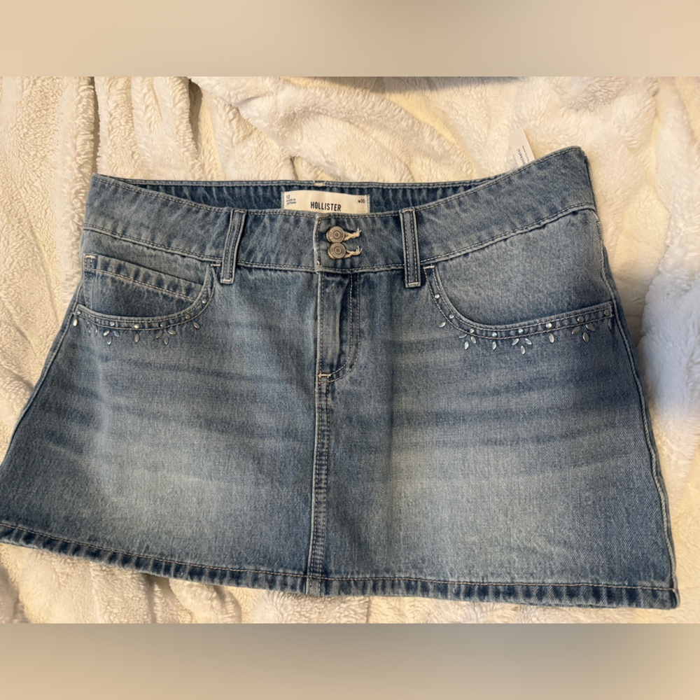 Hollister Women's Light Blue Denim Mini Skirt w/ shorts tags attached size10 w30